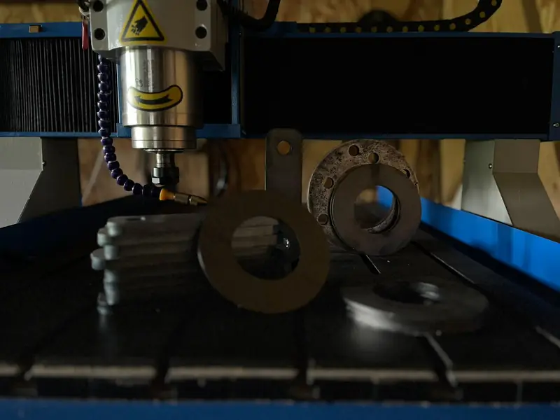 CNC darbgalds un izgatavotas metāla detaļas